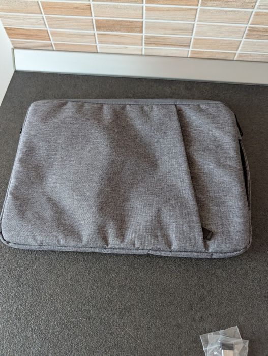 Husa laptop Macbook și mouse bluetooth