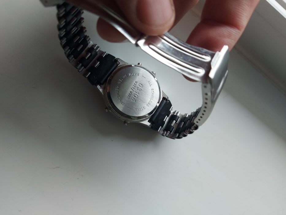 Ceas de mână Motron rezistent la apă și un ceas de birou !