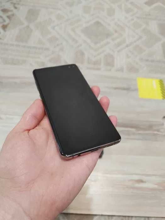 Samsung Galaxy S10 Plus. Флагман.