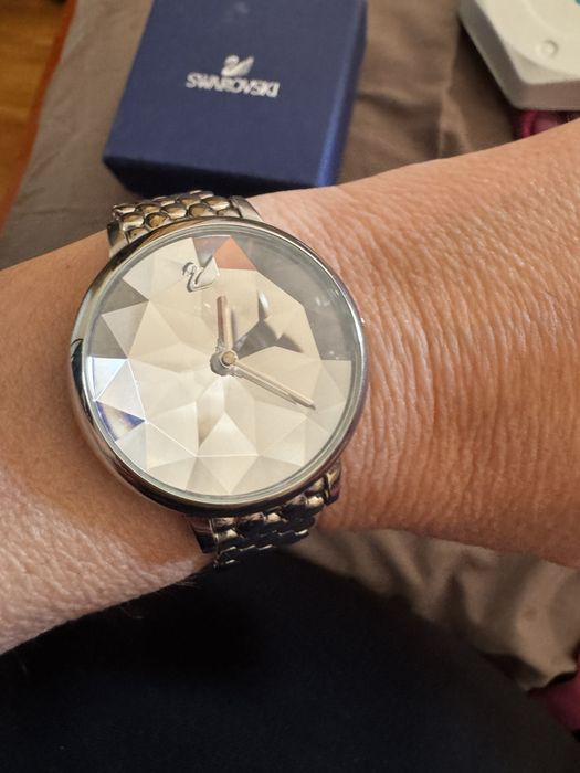 Часовник Swarovski