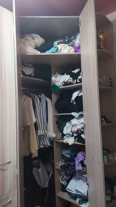 Продается шкаф для одежды. Угловой.