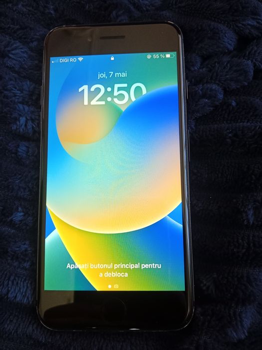 Vând iPhone 8 impecabil