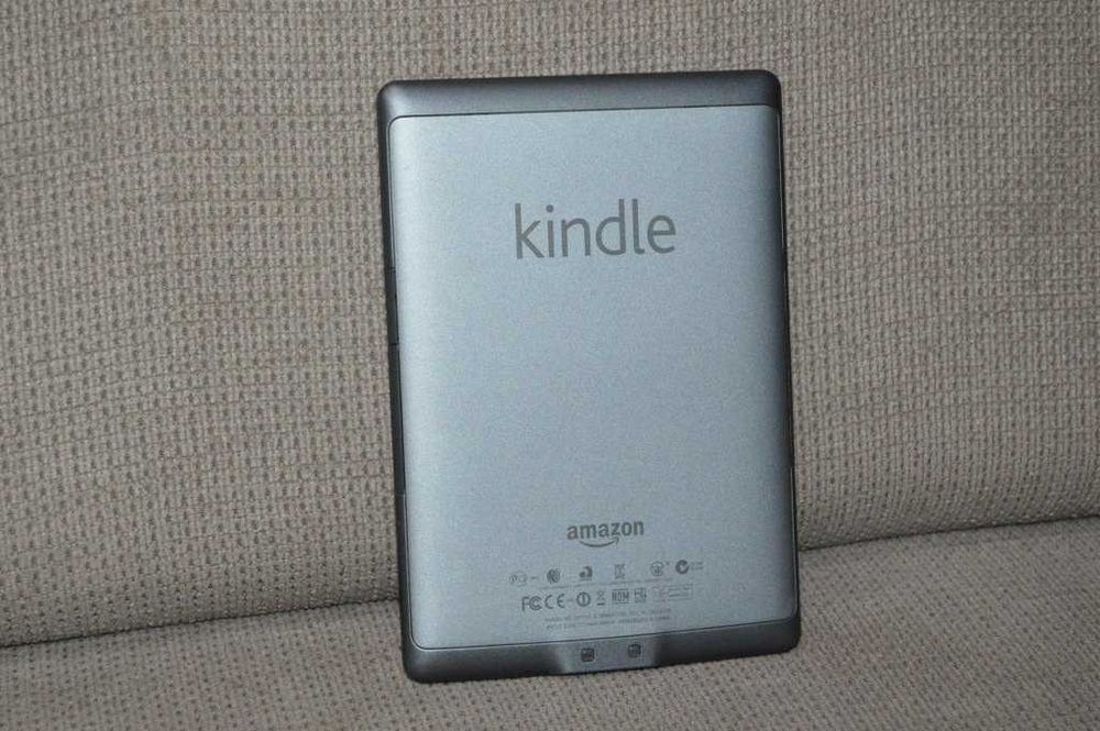 Kindle 4 Model D01100 – E-reader Clasic cu Butoane Fizice, Stare Foarte Bună