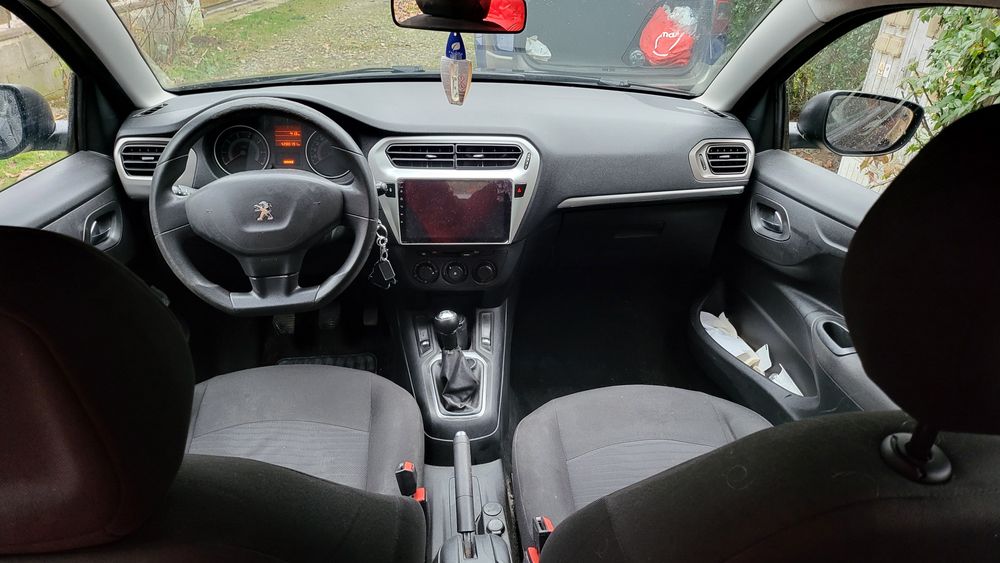 Vând Peugeot 301