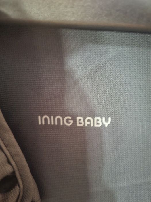 Коляска темно-серого цвета