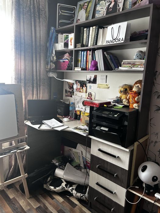 Продам стол, комод и шкаф