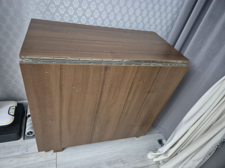 Отдам стол-книжку