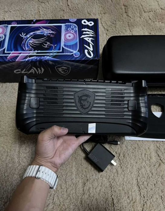 Консоль MSi Claw 8Ai+