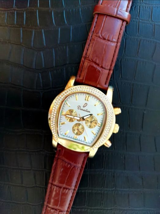 Новые часы наручные.