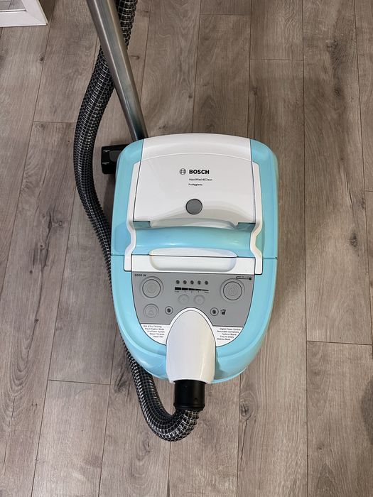Aspirator cu spalare Bosch