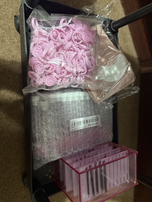 Vand produse pentru extensii gene