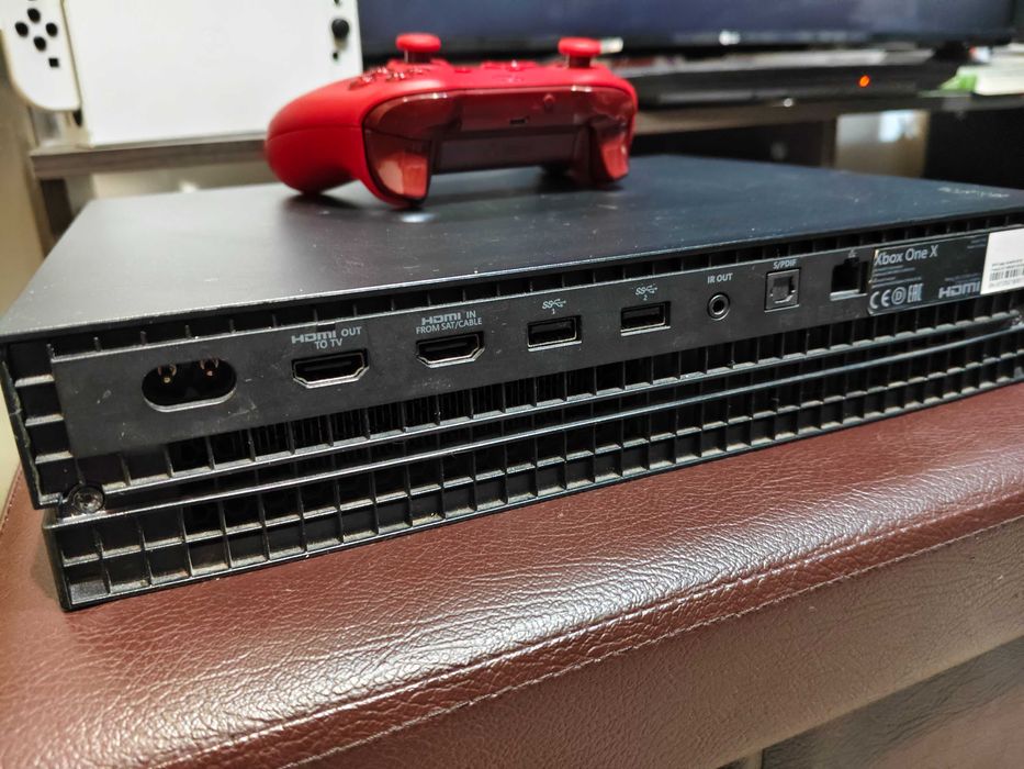 Xbox One X + 3 игри