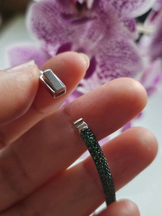 Красива сребърна гривна с цветни циркони