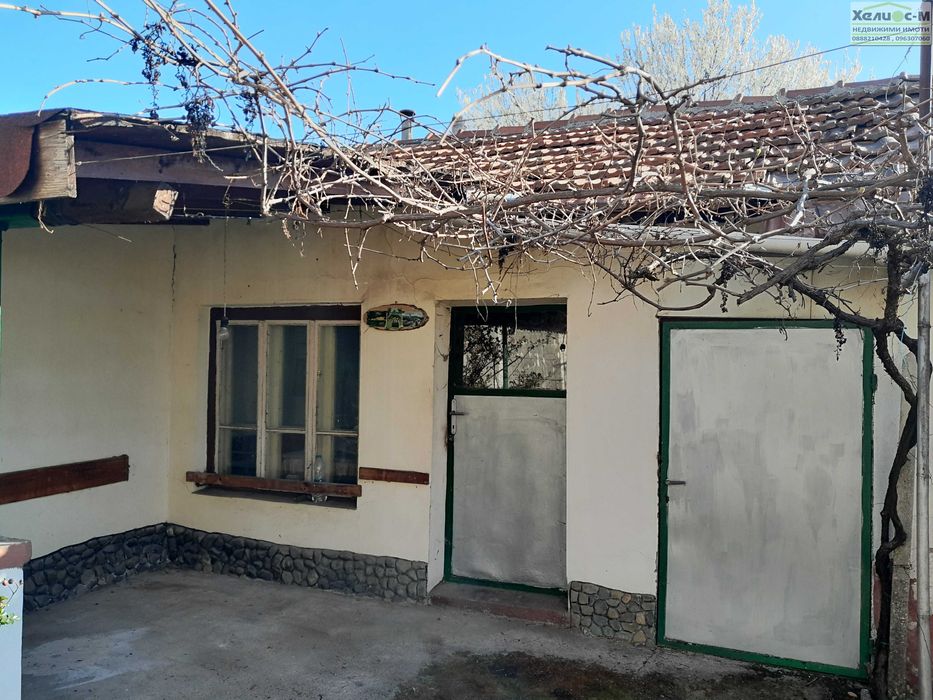 Етаж от къща с двор, гараж и лятна кухня, гр.Монтана