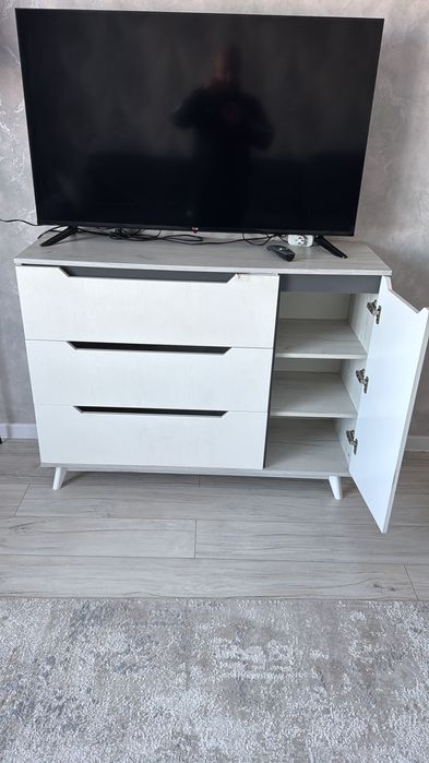 Шкаф белого цвета