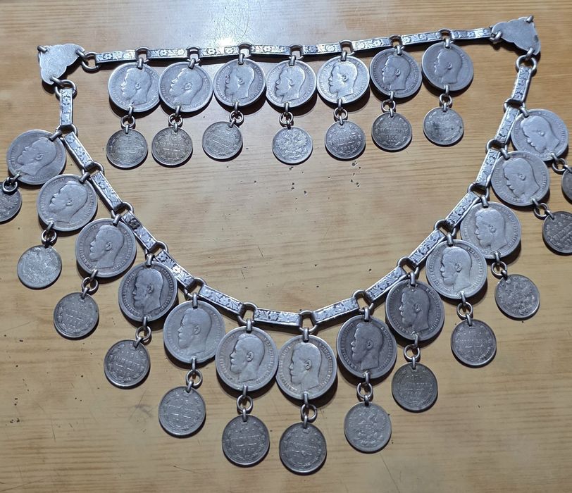 Антикварное старинное женское украшение из монет царя Николая второго