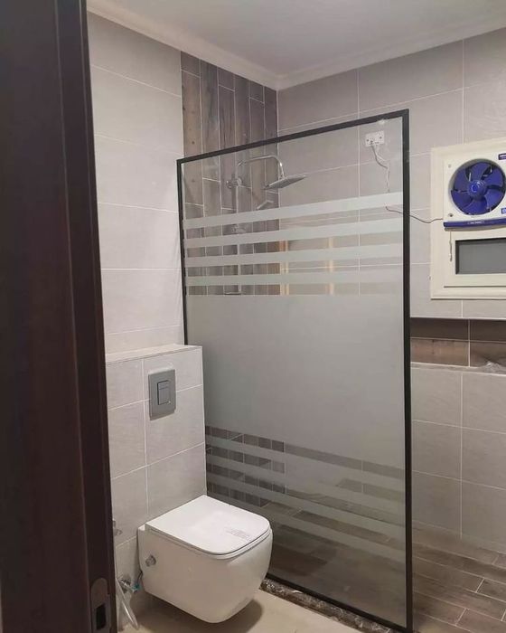 Душевые кабины на заказ из закалённого стекла