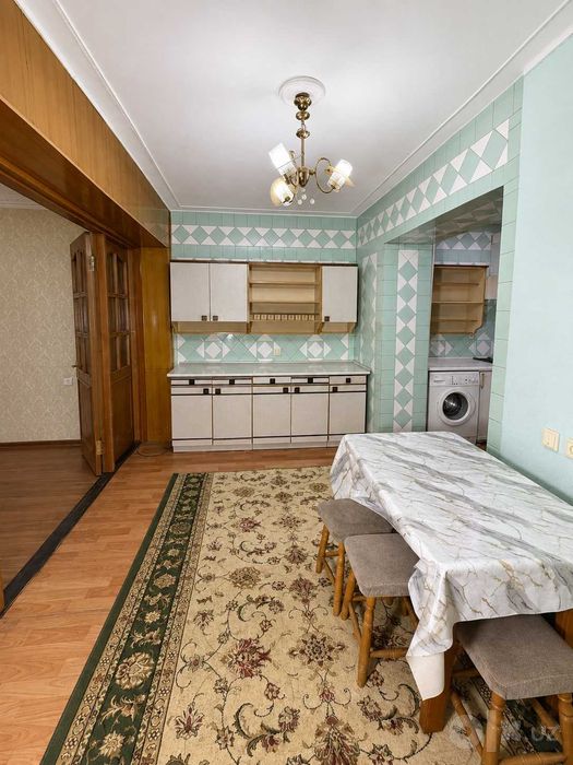 Гунча, Беруний кўчаси - катта квартира (100 M²) без маклера, метро ёни