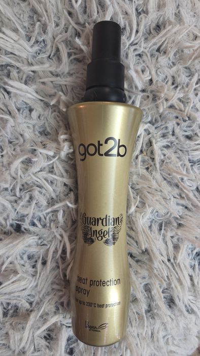 Spray protector pentru par