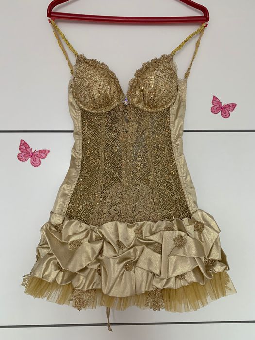 Продавам ефектна бутикова бална рокля