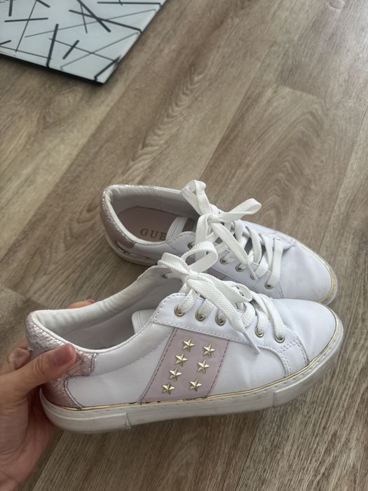 Продаются кеды Guess