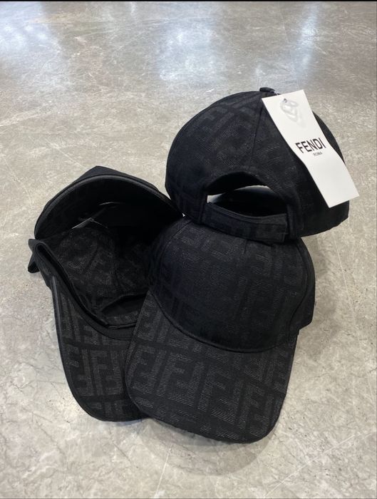Дамска шапка fendi