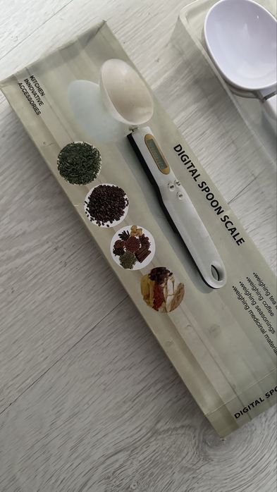 ложка весы белая