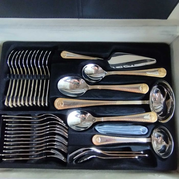 Комплект прибори за хранене