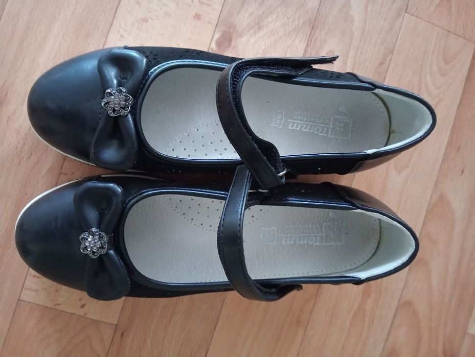 Продам туфли для девочки