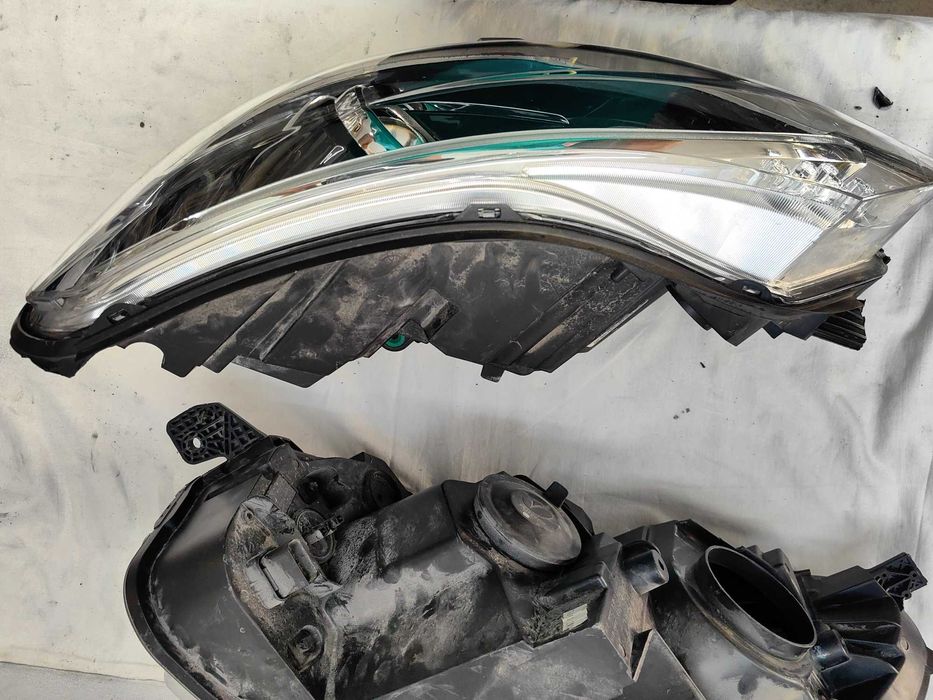 Оригинални  фарове  Toyota Proace Led Bixenon