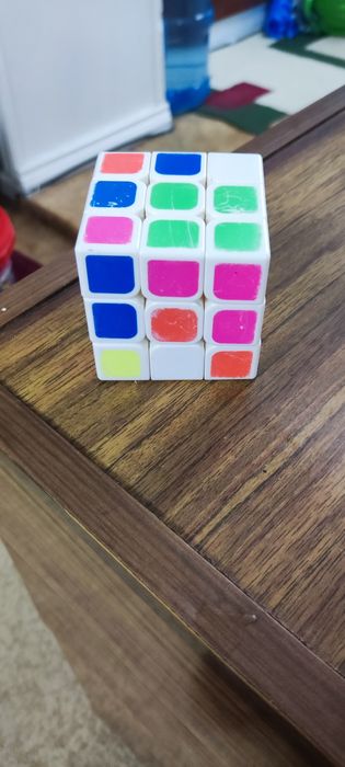 Кубик Рубика  игрушка
