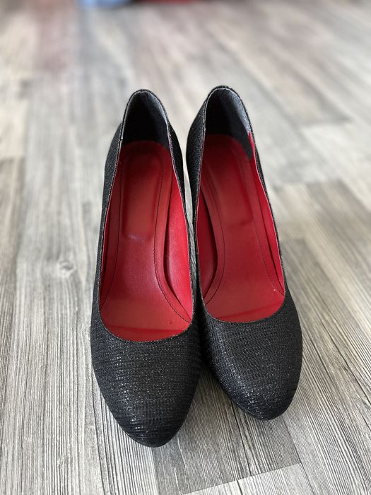 Обувки на висок ток