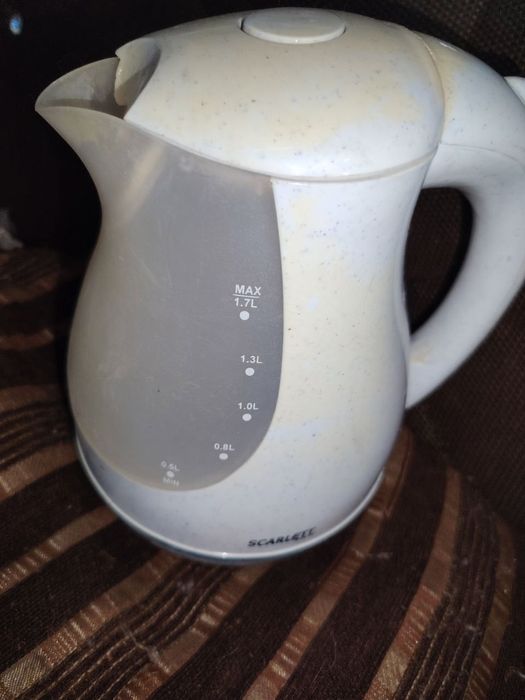 Продаётся       электрический.          чайник