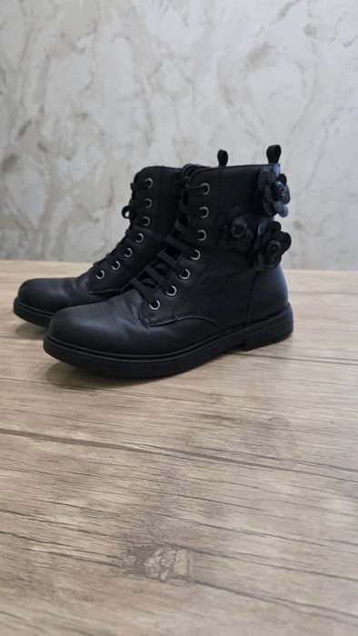 Ботинки осенние Geox на девочку/девушку 37 размер