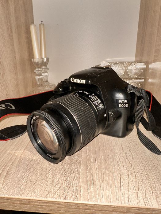 зеркальный фотоаппарат.