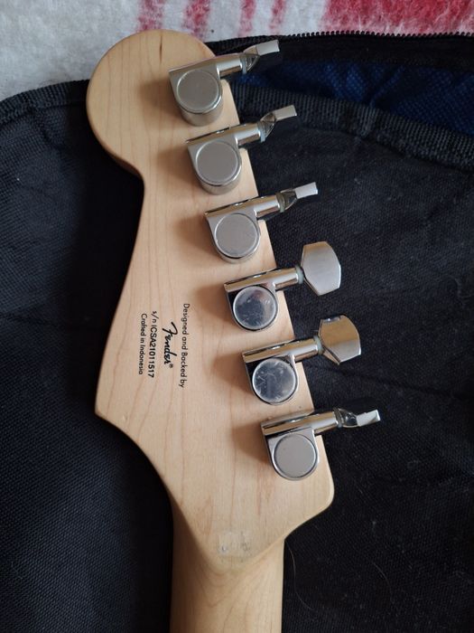 СПЕШНО Squier by Fender Stratocaster HSS