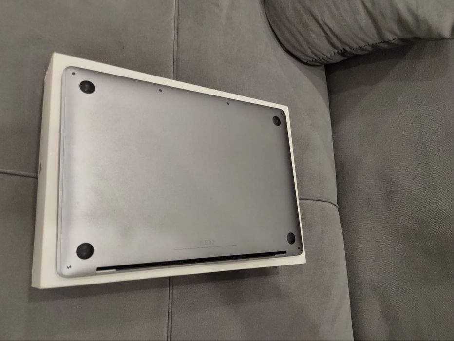 APPLE. MacBook Pro 2017