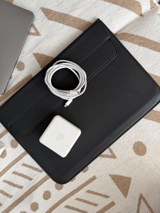 Продам MacBook Pro 13, M1