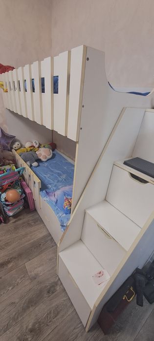 Кровать двухъярусная