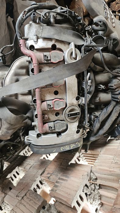 Vând motor audi 2.0 fsi cod AWA