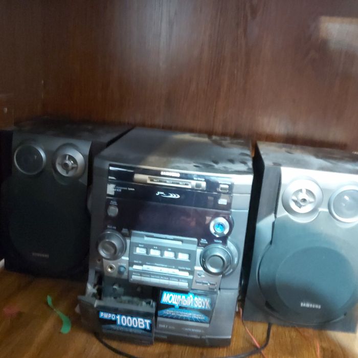 Музыкальный центр хорошо работает!!