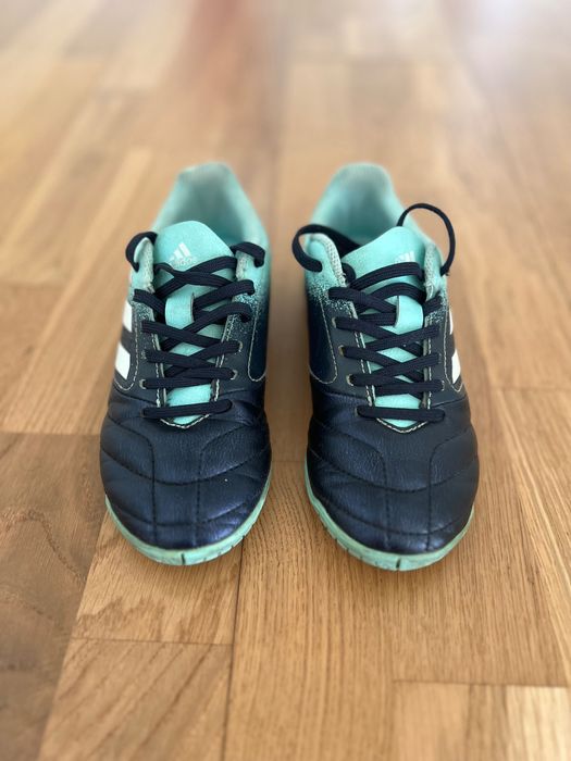 обувки за футбол Адидас 33 номер