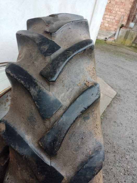 Roți, jenti, cauciucuri tractor 12,4 R32