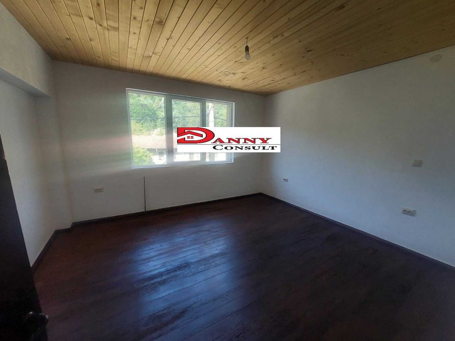 Двуетажна реновирана къща в с. Радевци - Габровски балкан