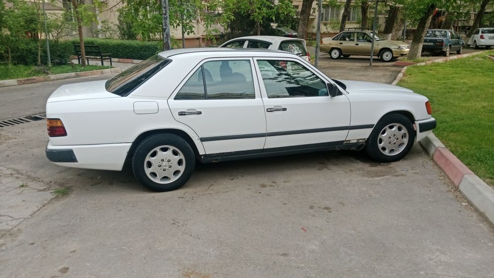 Мерседес W124 Е230