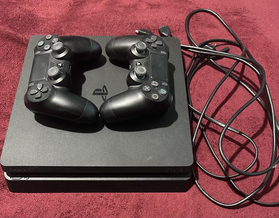 Vand consola PS4 Slim+2 controllere