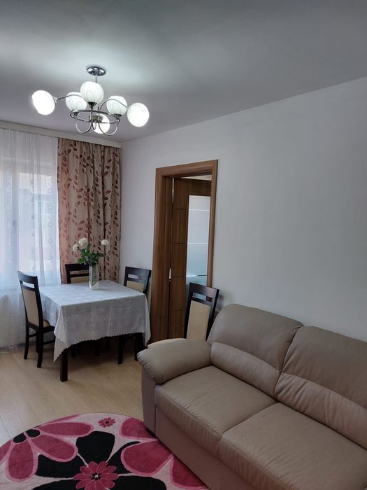 Închiriez apartament cu 2 camere, complet mobilat -lângă Poliție