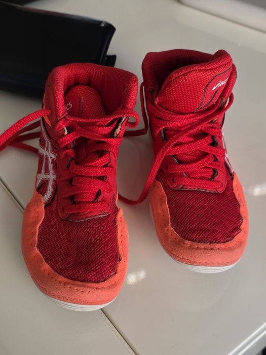 Борцовки ASICS - 27 номер , неразличими от нови