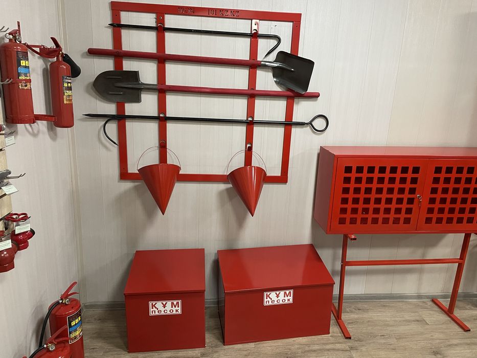 Щит открытый пожарный, так же огнетушители