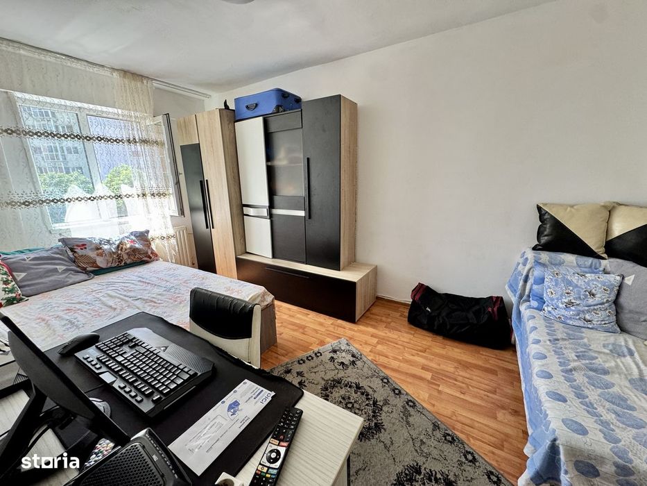 Garsoniera etaj 3/7, centrală proprie, Intersecție Mioritei - St cel M
